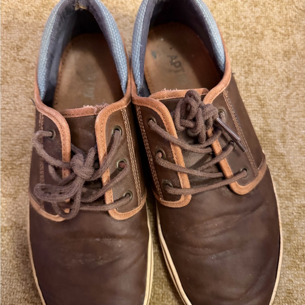Mens Apt. 9 casual shoes - Ensleytan -size 8 - brown / blue